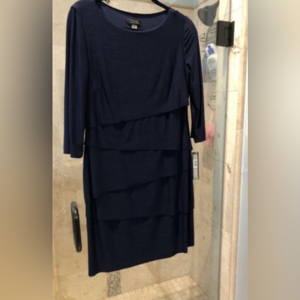 Tahari Arthur S. Levine Dress Navy Blue Tiered-Sz6 NWOT-Flattering! - Picture 8 of 15
